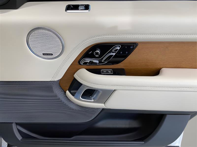 Used 2020 Land Rover Range Rover HSE image 26