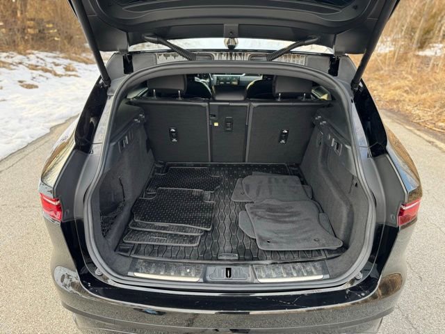 Used 2023 Jaguar F-PACE S image 10