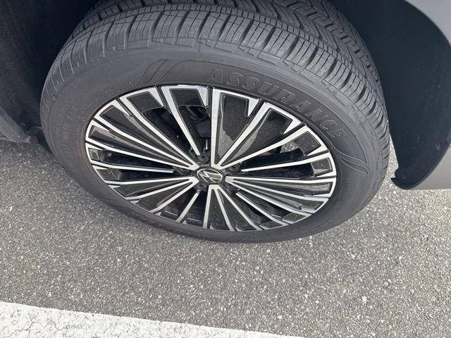 Used 2025 Volkswagen Taos SE image 6