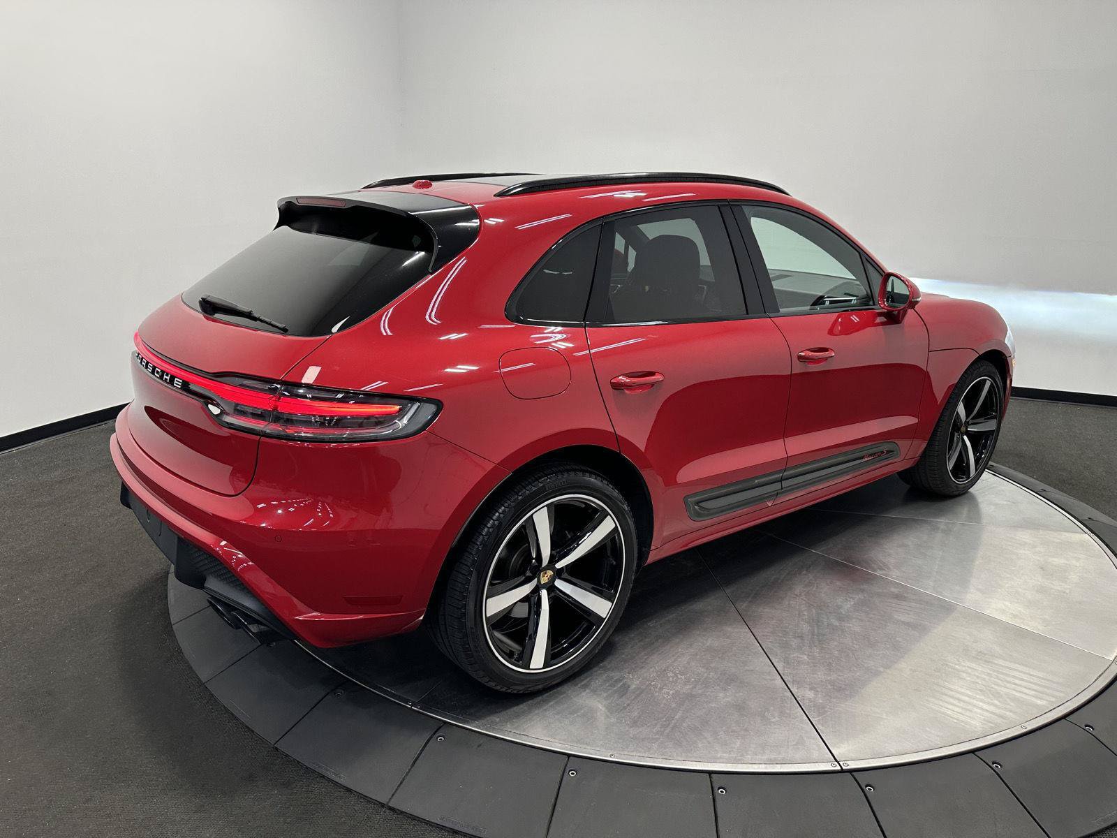 Used 2024 Porsche Macan S AWD/4WD image 7