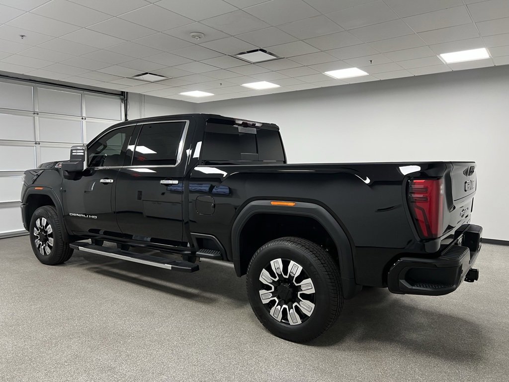 Used 2024 GMC Sierra 3500 Denali w/ Denali Reserve Package image 9