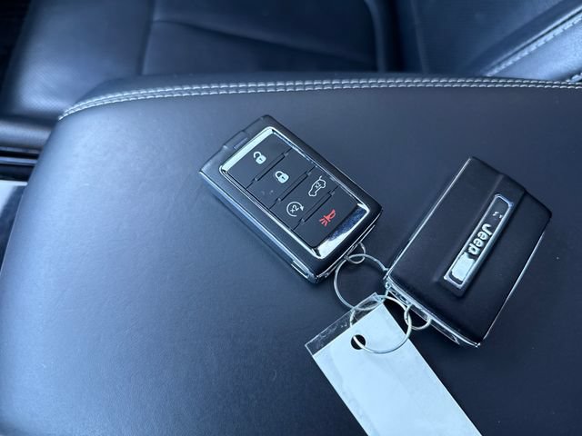 Used 2022 Jeep Grand Cherokee L Overland w/ Advanced Protech Group III AWD/4WD image 11
