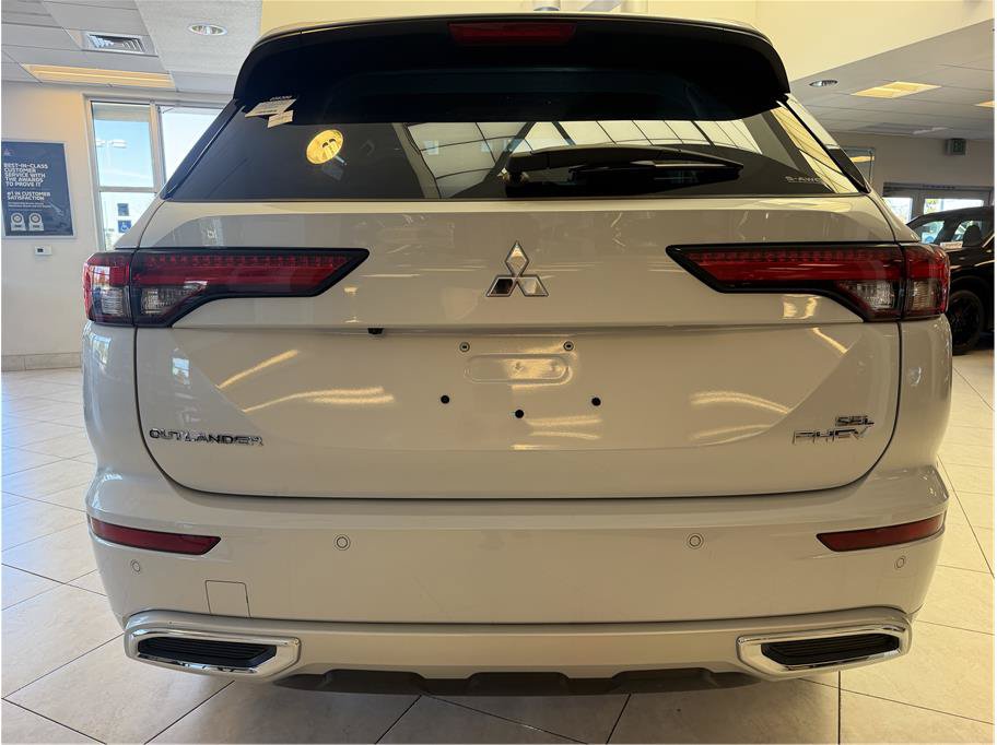 Used 2025 Mitsubishi Outlander 4WD Plug-In Hybrid image 6