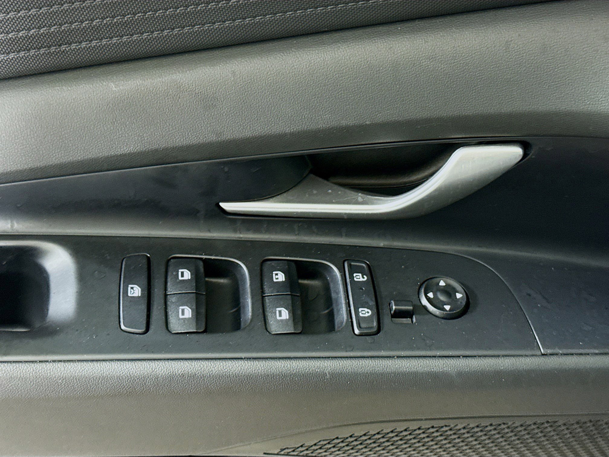 Used 2025 Hyundai Elantra SE image 23