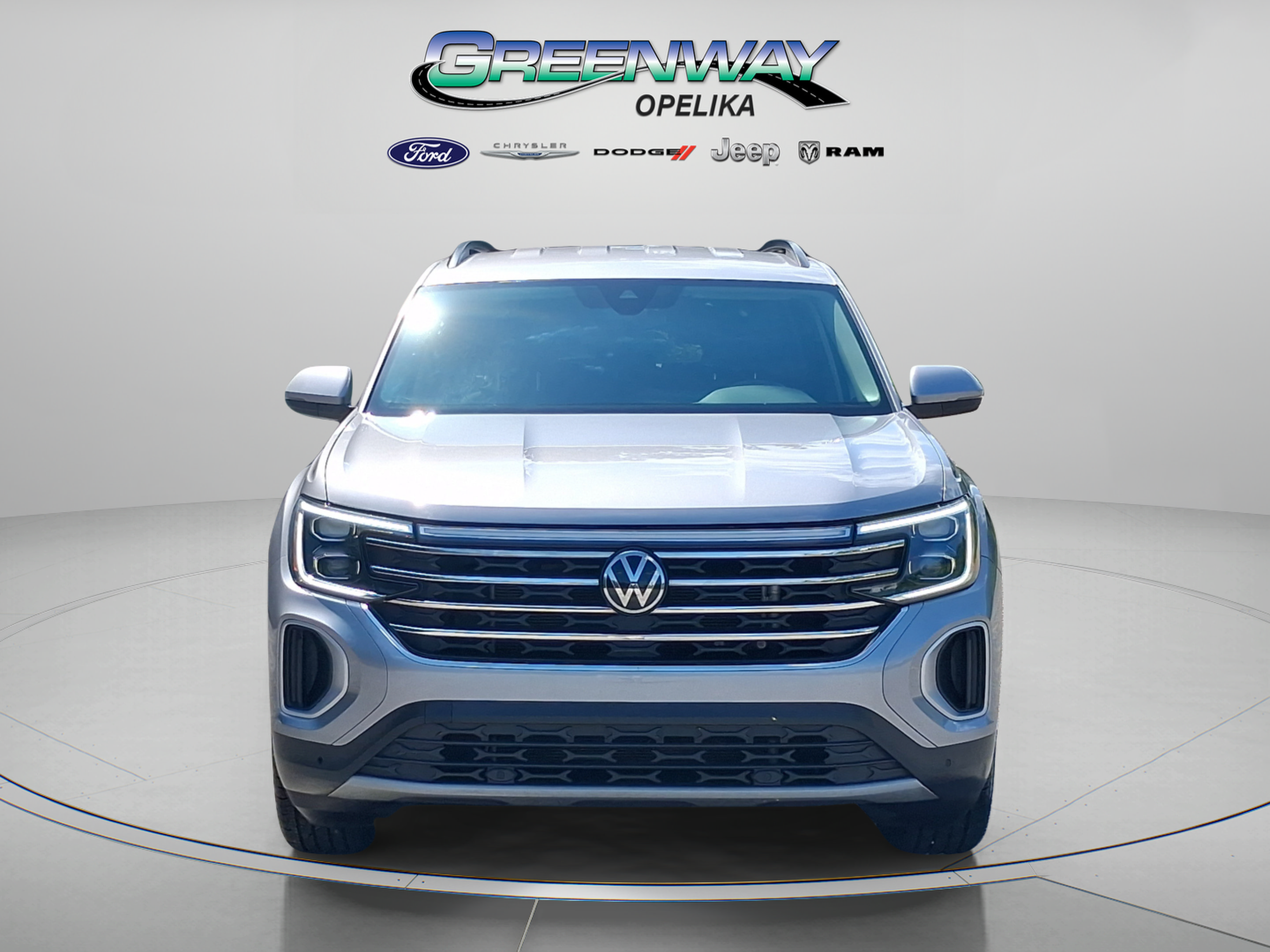Used 2025 Volkswagen Atlas SE AWD/4WD image 2