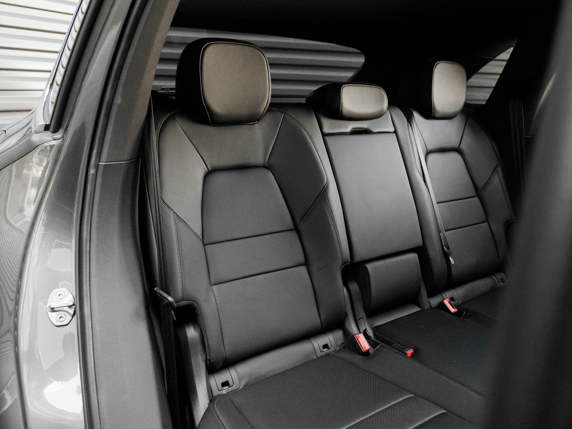 Certified 2025 Porsche Cayenne AWD/4WD image 31