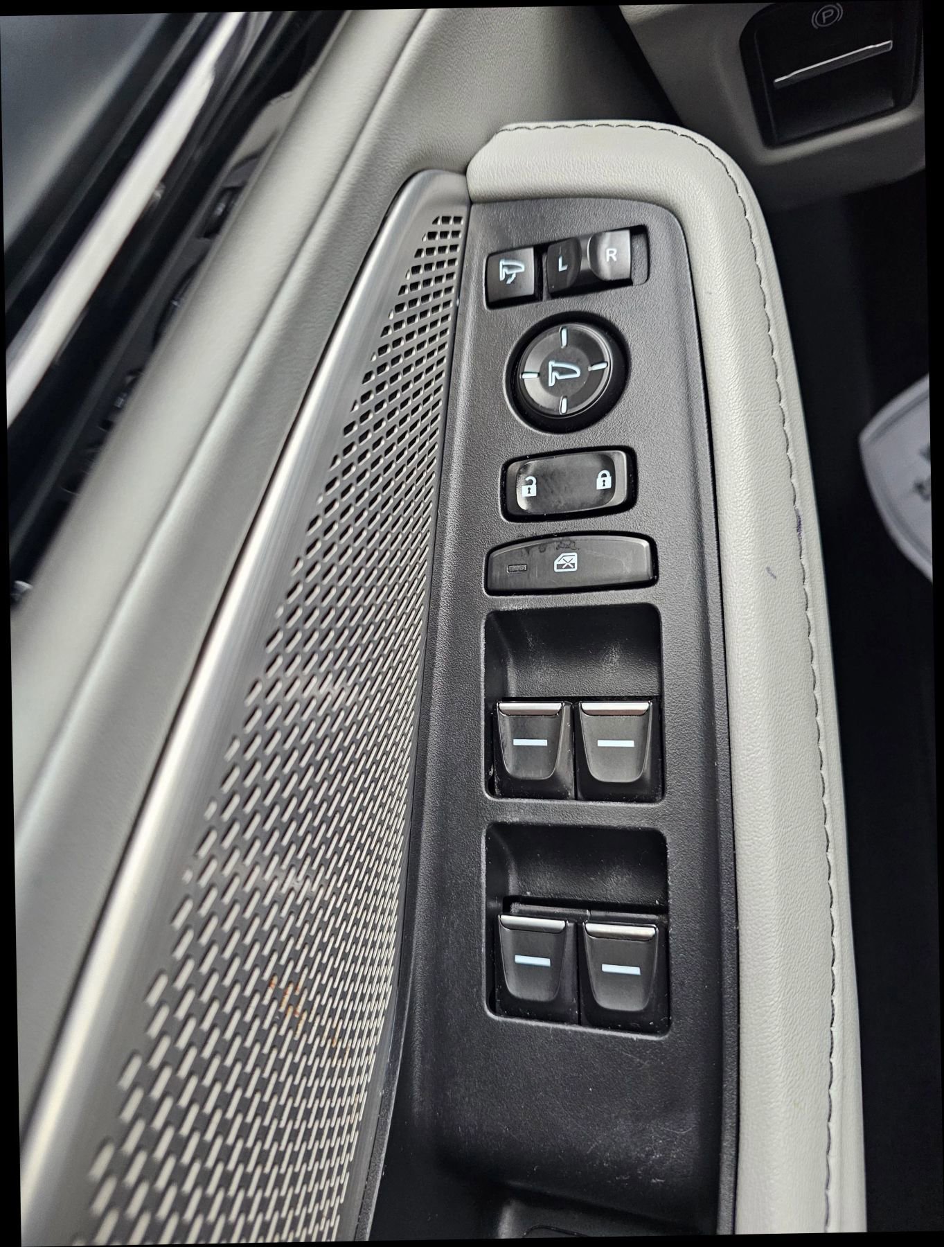 Used 2022 Acura MDX SH-AWD w/ Technology Package image 22