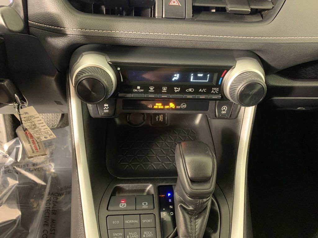 Used 2024 Toyota RAV4 LE AWD/4WD image 24