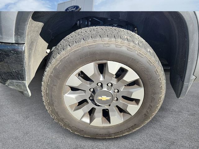 Used 2024 Chevrolet Silverado 2500 Custom w/ Custom Value Package image 3