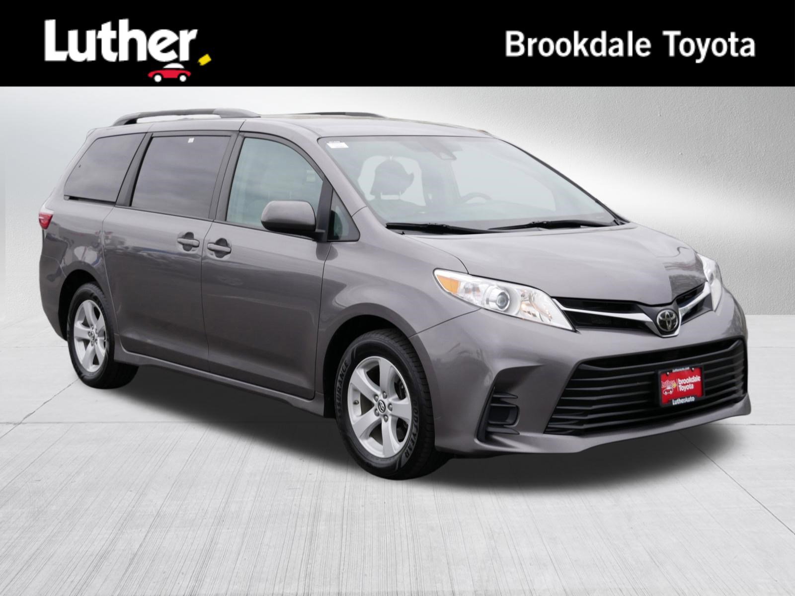 Used 2019 Toyota Sienna LE FWD image 1