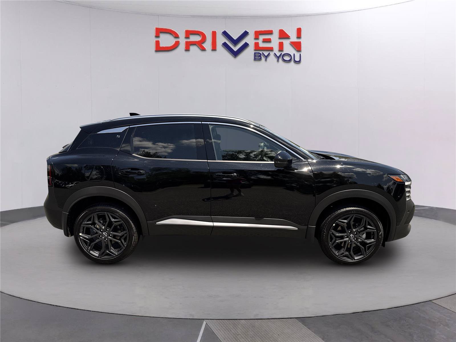New 2026 Nissan Kicks SR FWD image 3
