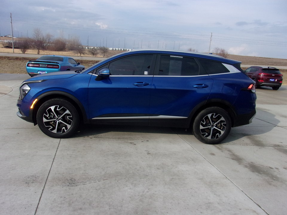 Used 2023 Kia Sportage EX AWD/4WD image 7