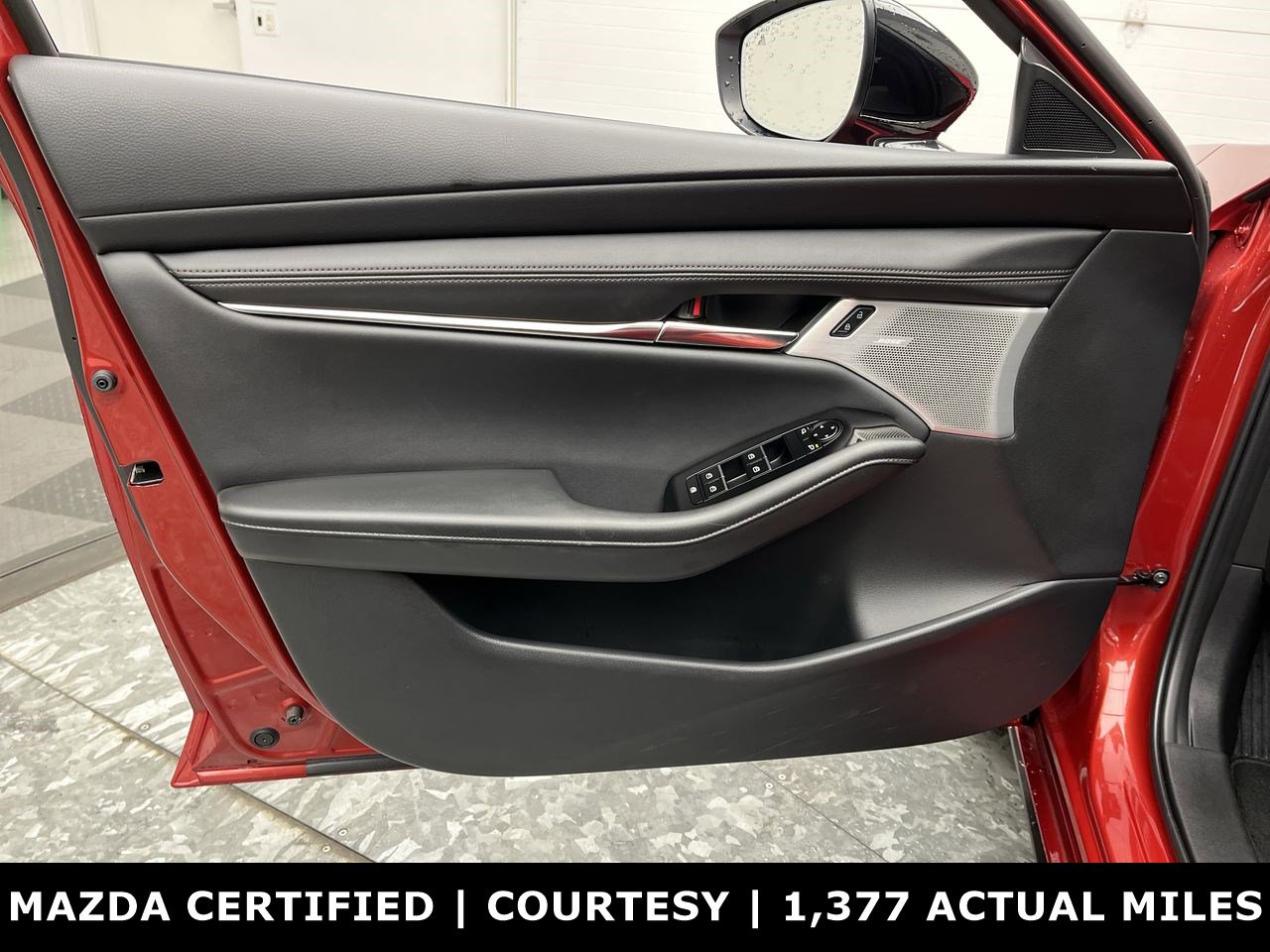 Certified 2025 MAZDA MAZDA3 Hatchback w/Premium Plus Pkg image 9