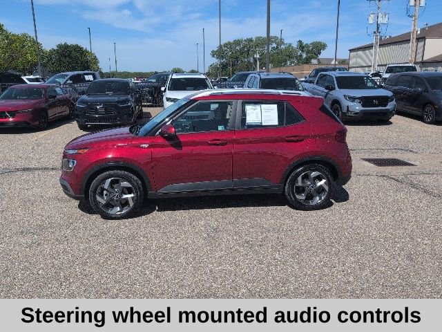 Used 2025 Hyundai Venue SEL FWD image 3