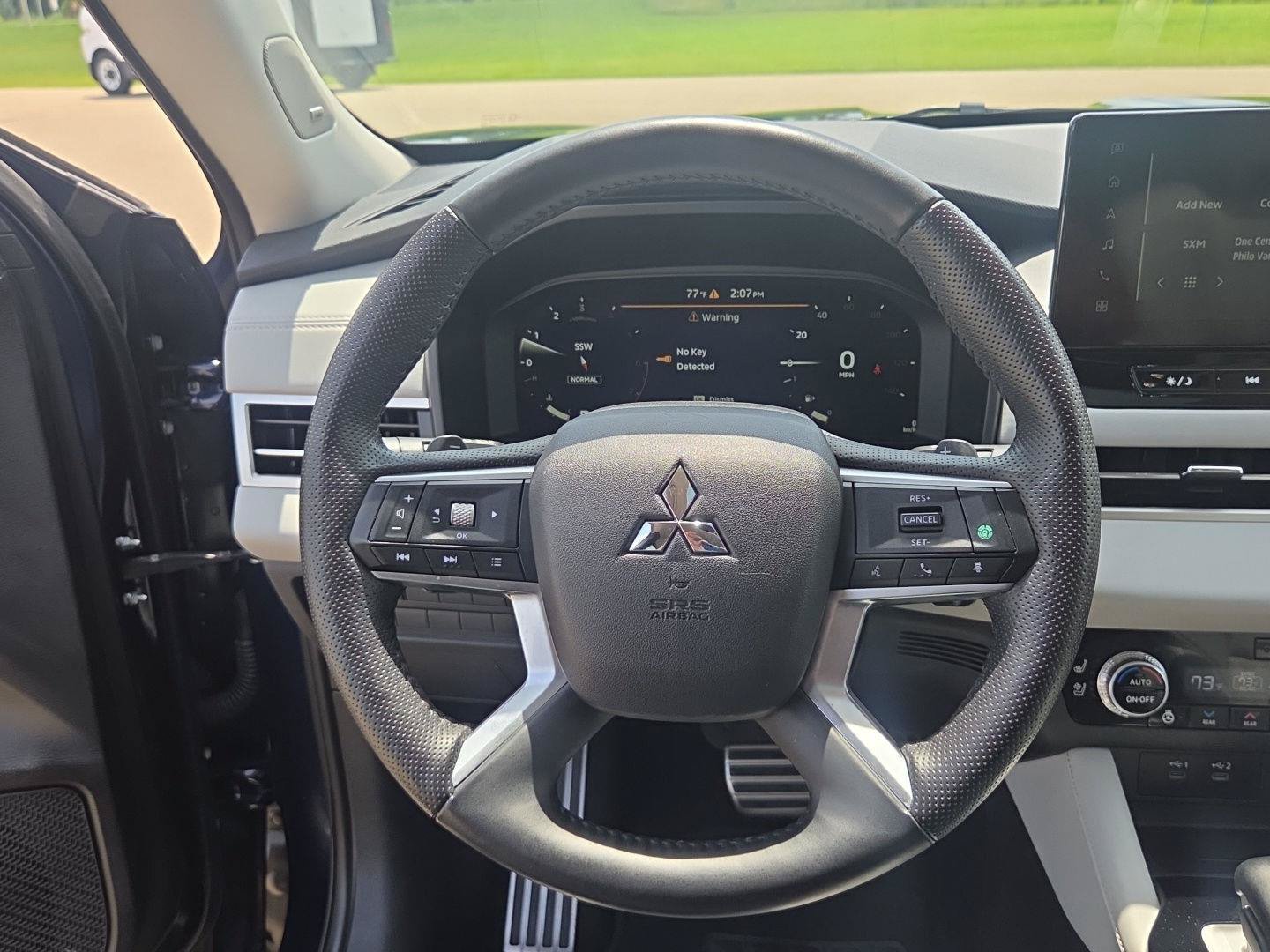 Used 2025 Mitsubishi Outlander AWD image 25