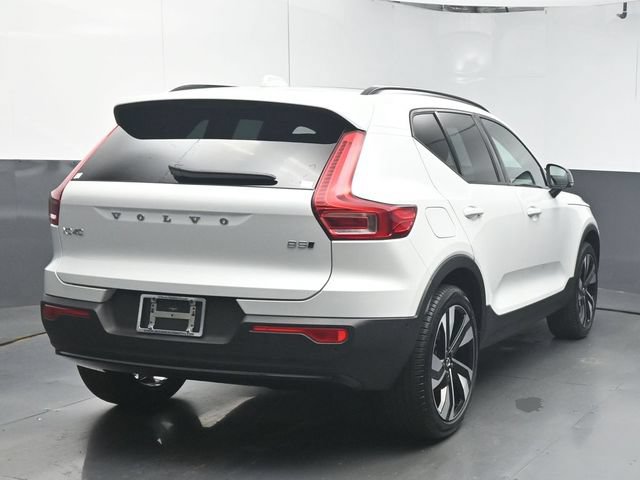 Certified 2025 Volvo XC40 B5 Ultra AWD/4WD image 7