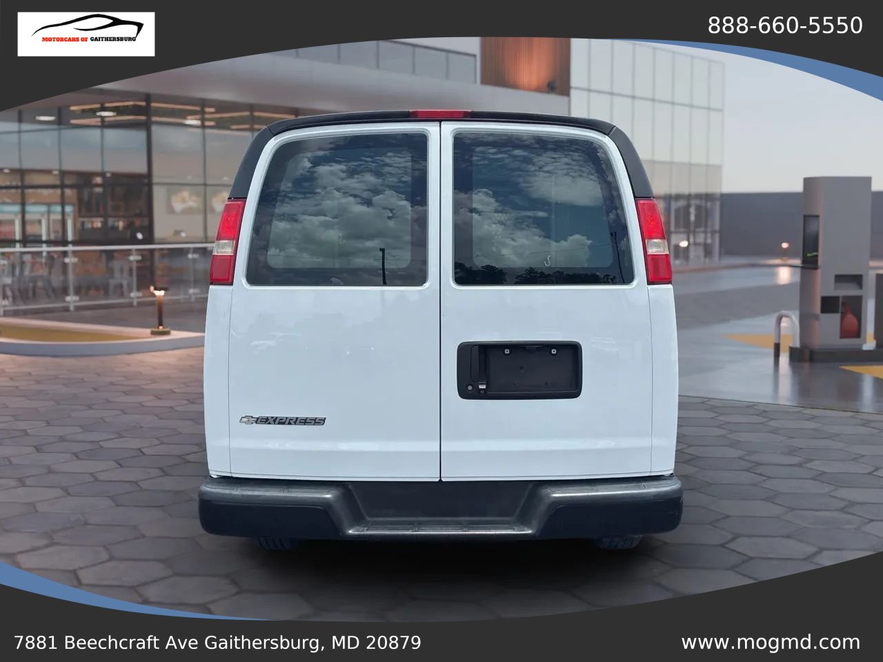 Used 2019 Chevrolet Express 2500 w/ Driver Convenience Package RWD image 4