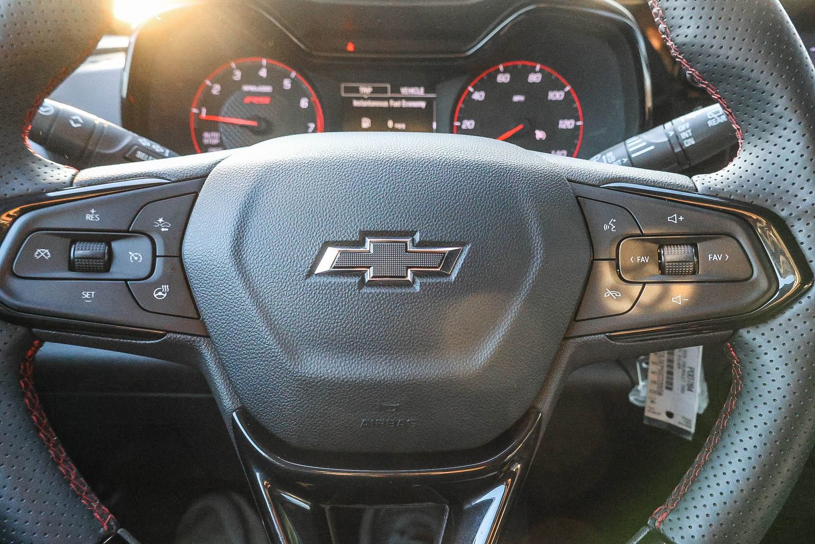 Used 2025 Chevrolet Trax RS image 34