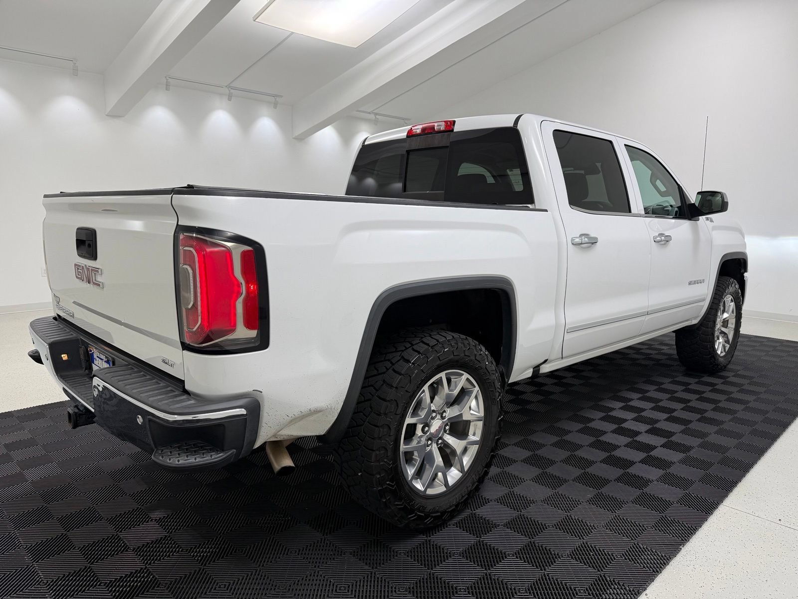 Used 2018 GMC Sierra 1500 SLT AWD/4WD image 7