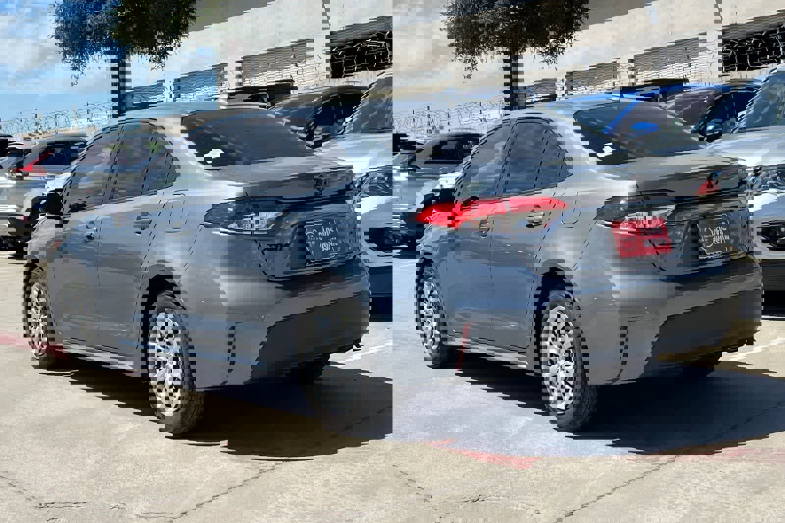 Used 2023 Toyota Corolla LE image 7