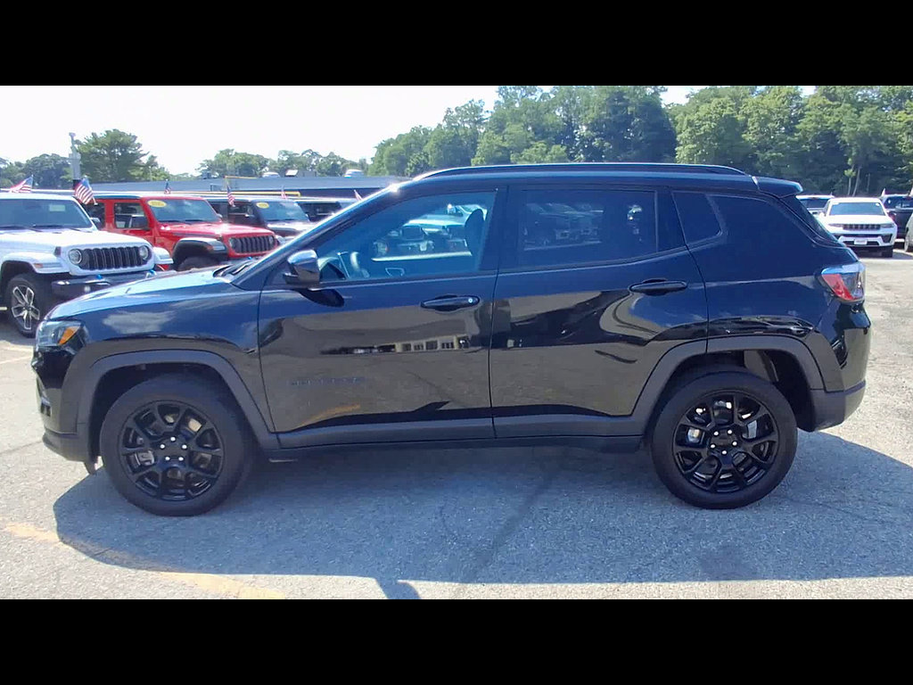 Used 2024 Jeep Compass Latitude w/ Convenience Group AWD/4WD image 5