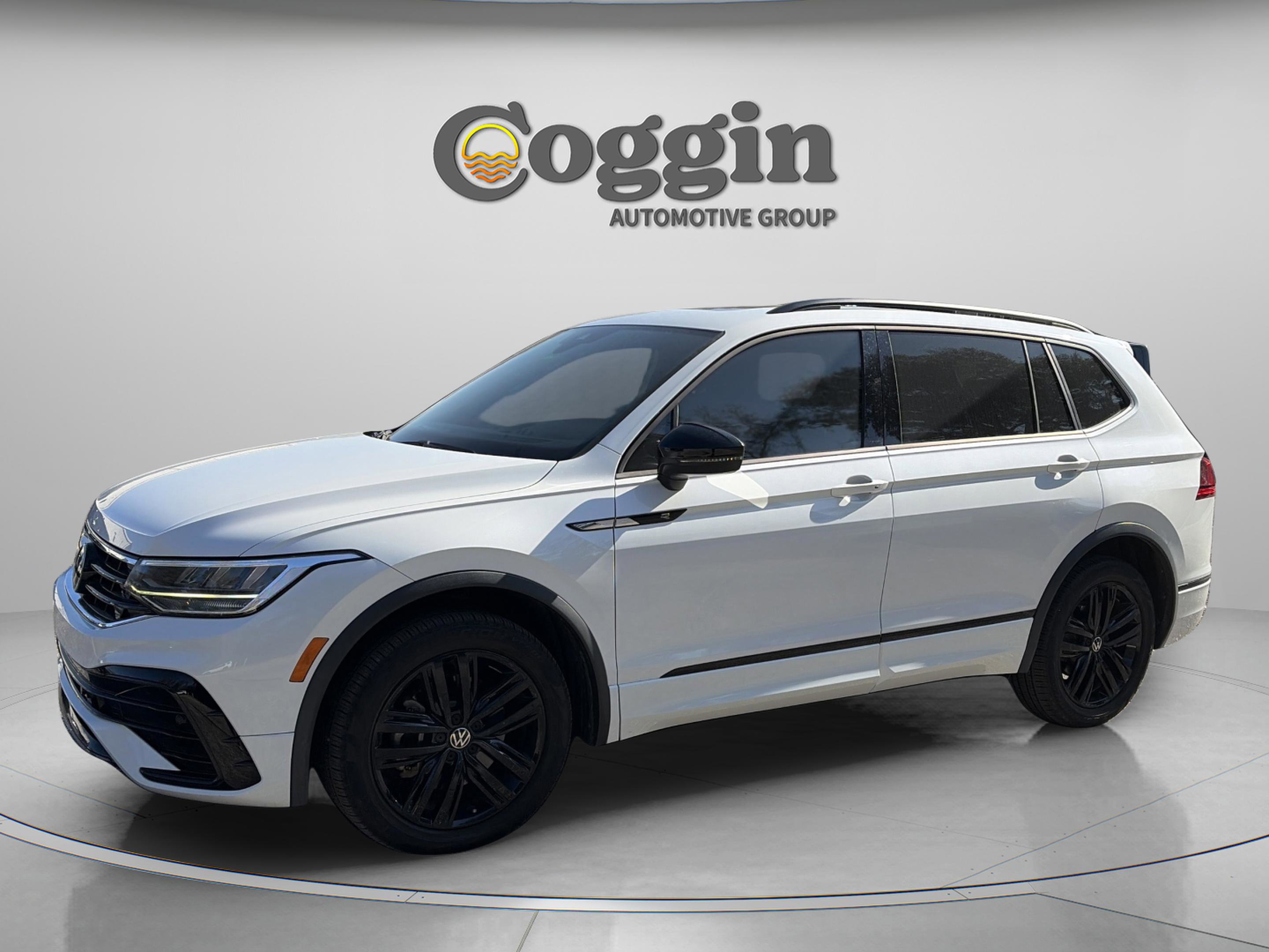 Used 2022 Volkswagen Tiguan SE R-Line image 1