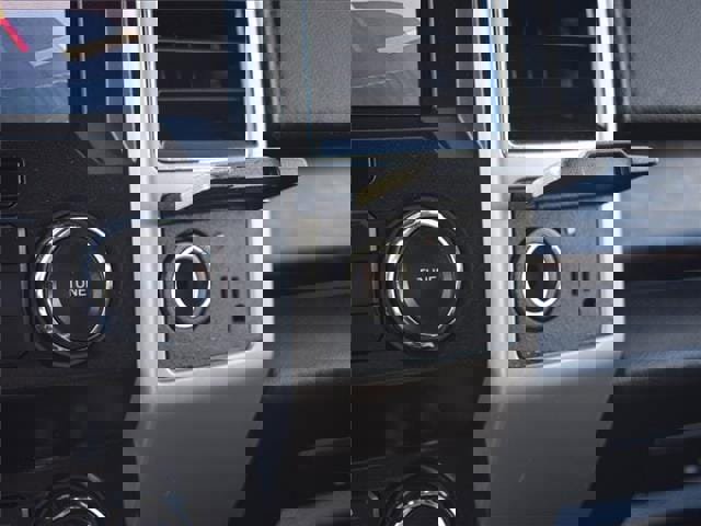 Used 2019 Ford F150 Lariat image 17