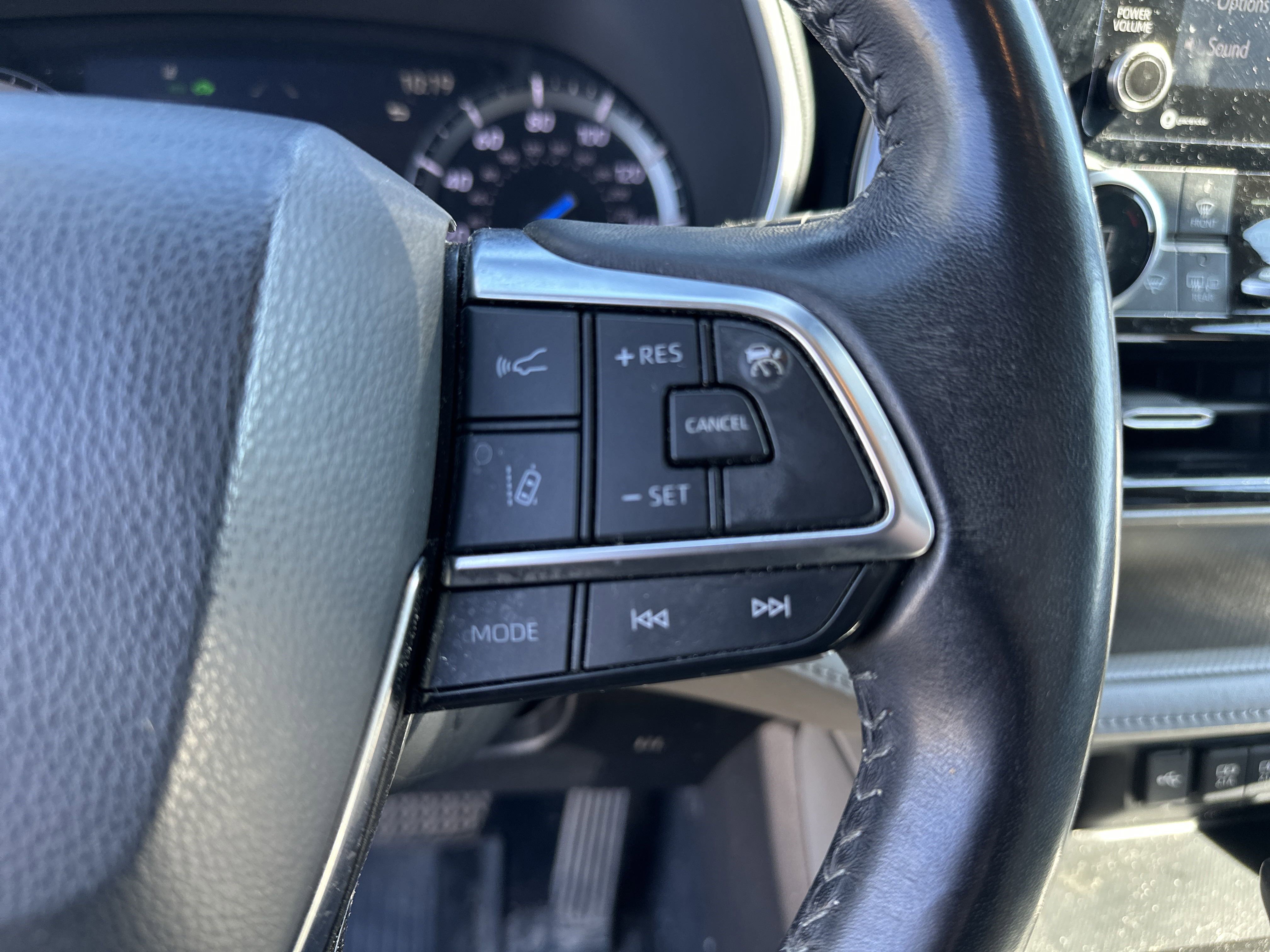 Certified 2020 Toyota Highlander XLE image 18