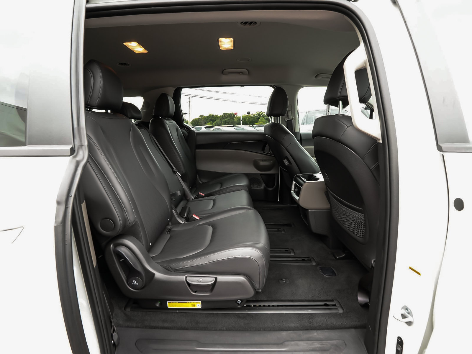 Used 2026 Kia Carnival LXS FWD image 42