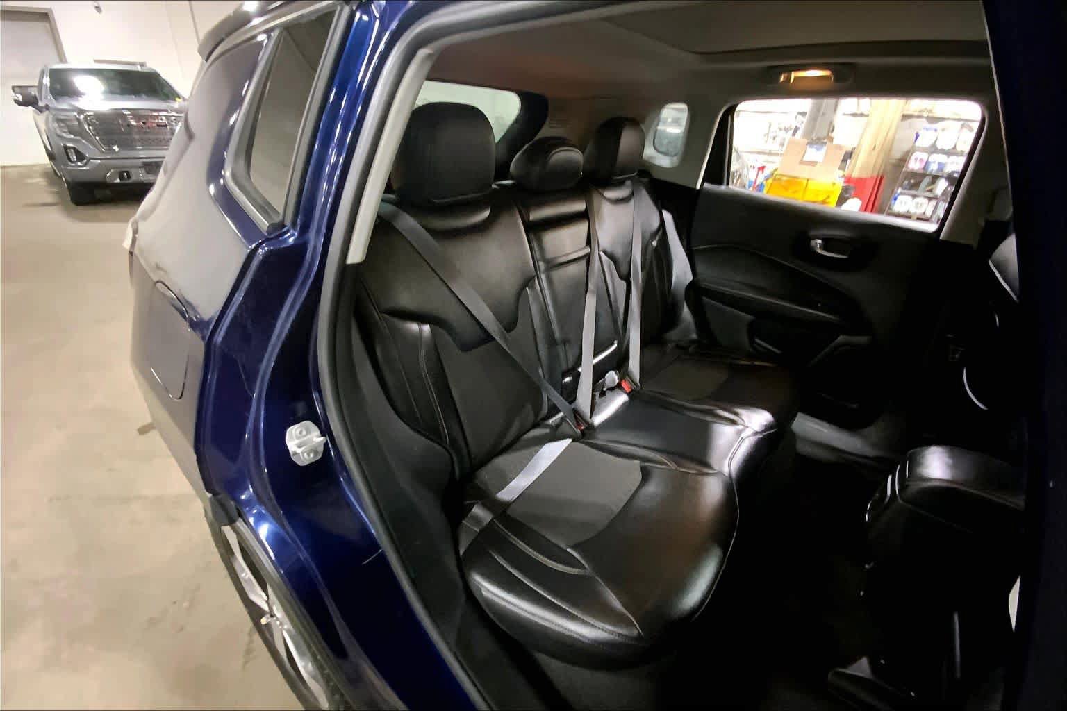 Used 2018 Jeep Compass Latitude w/ Popular Equipment Group AWD/4WD image 20