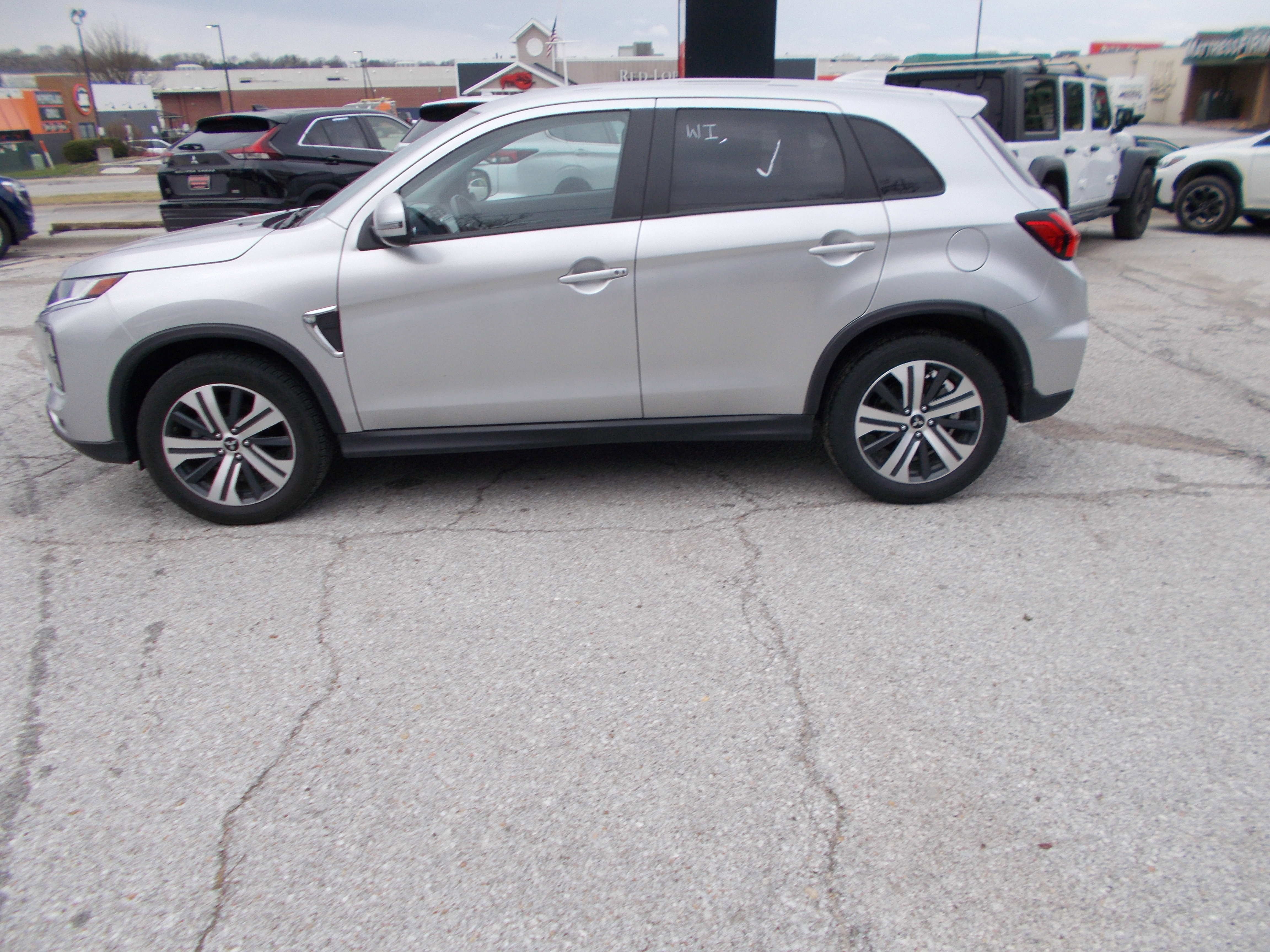 Used 2024 Mitsubishi Outlander Sport SE AWD/4WD image 8