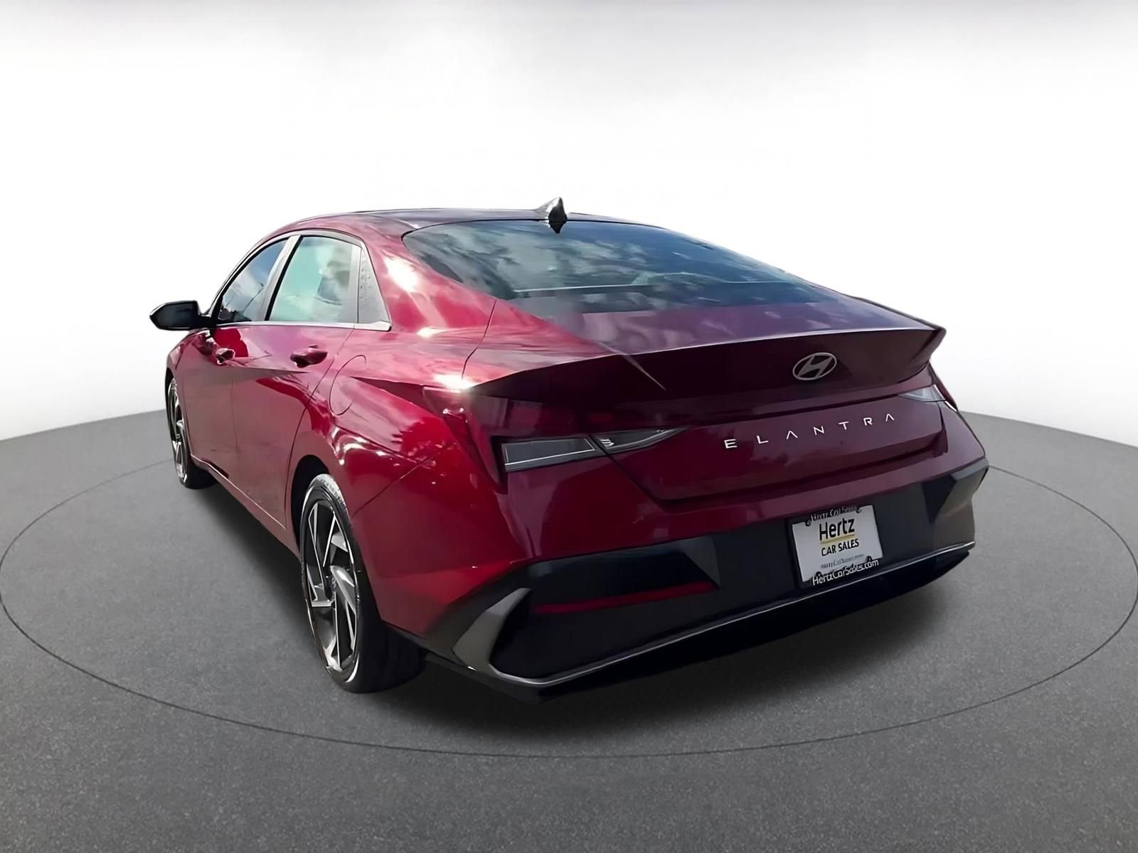 Used 2025 Hyundai Elantra SEL FWD image 11