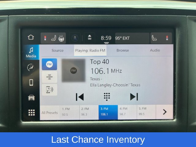 Used 2023 Chrysler Voyager LX FWD image 8