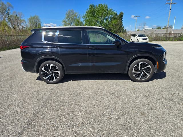 Used 2024 Mitsubishi Outlander SEL image 2
