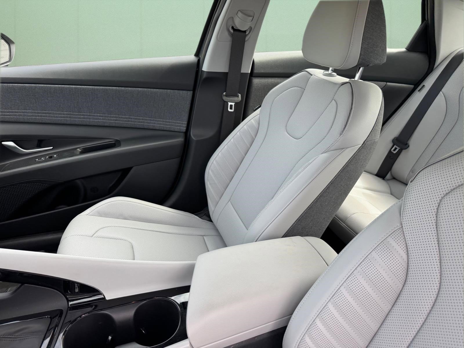 Used 2025 Hyundai Elantra Limited FWD image 7