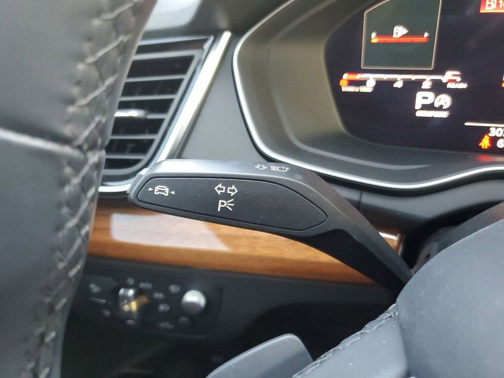 Used 2021 Audi Q5 Prestige w/ Prestige Package image 24