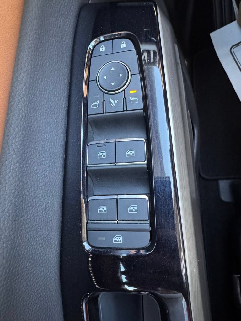 Used 2025 Nissan Pathfinder Platinum w/ Cargo Package AWD/4WD image 29
