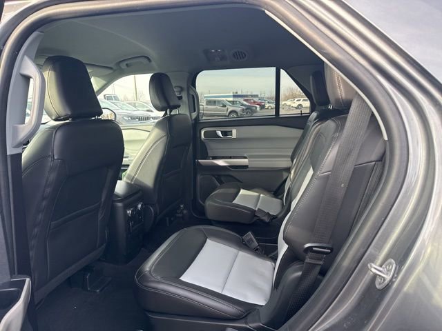 Certified 2022 Ford Explorer XLT w/ Equipment Group 202A image 7