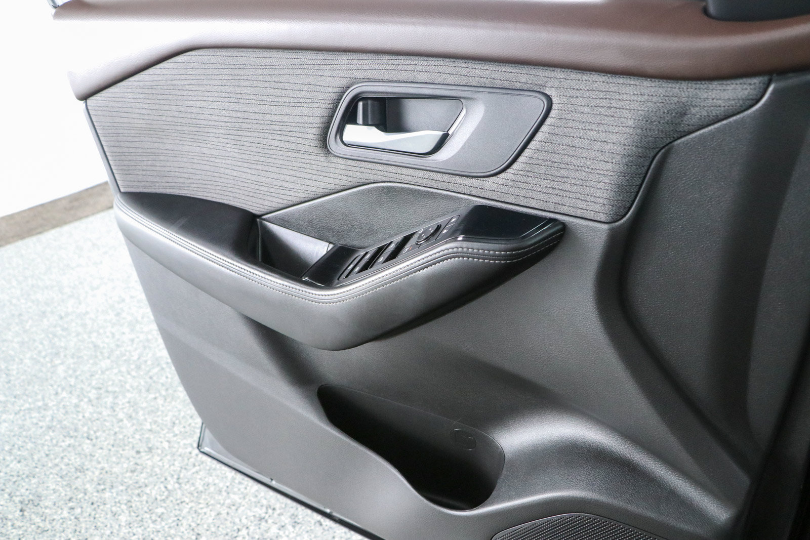 Used 2023 Nissan Rogue SV FWD image 21