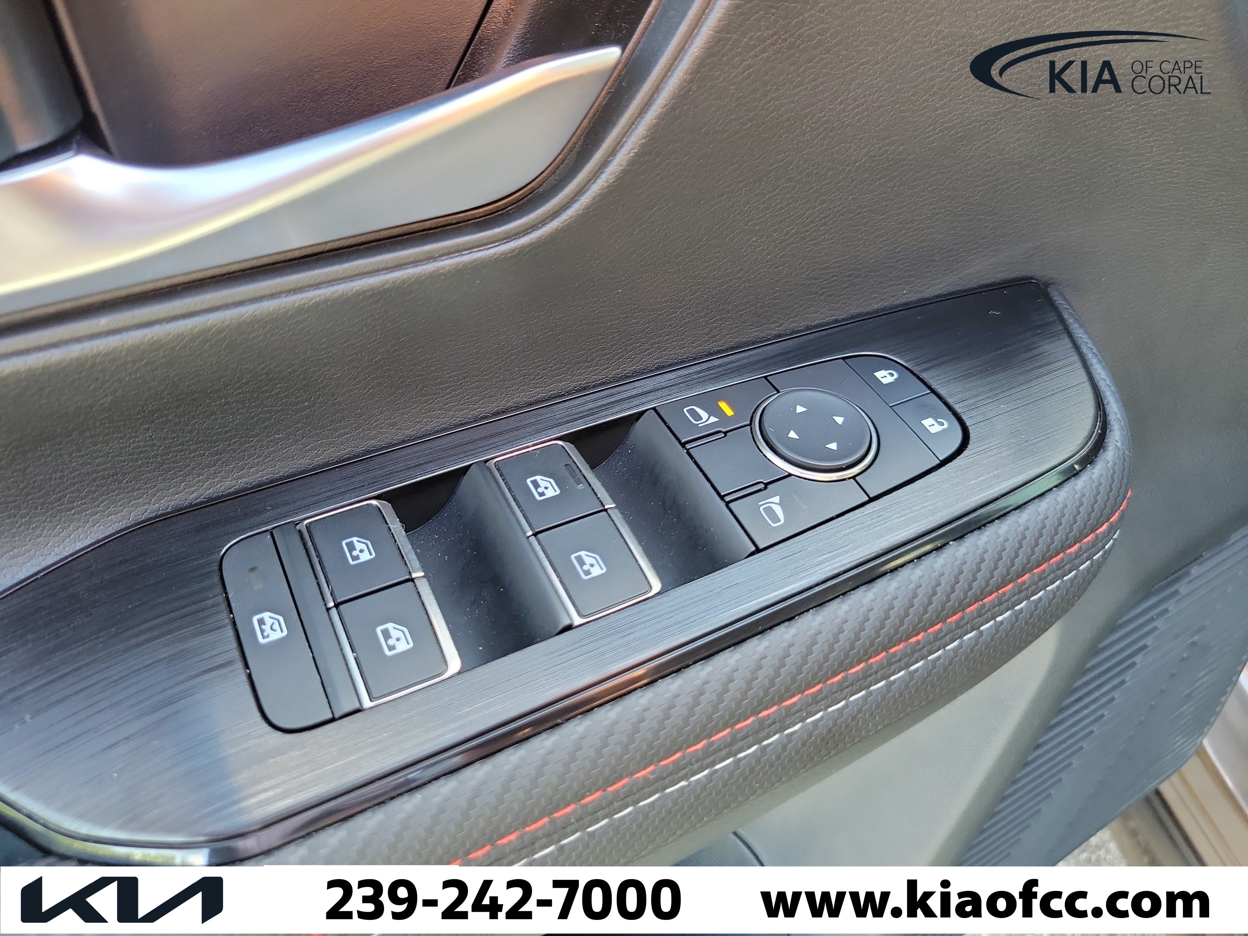 Used 2025 Nissan Kicks SR FWD image 21
