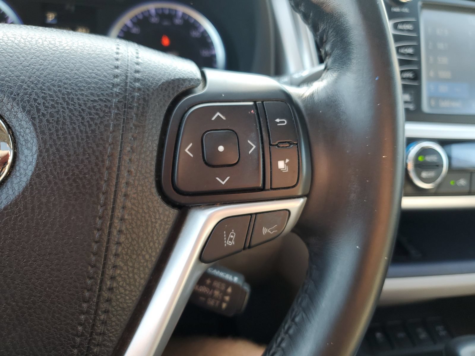 Certified 2018 Toyota Highlander Limited AWD/4WD image 24