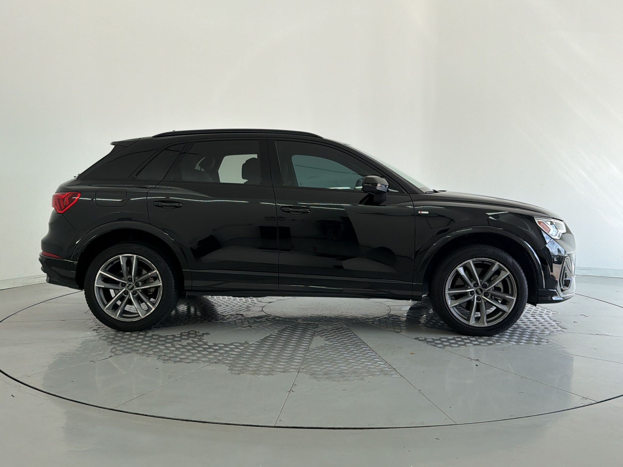 Used 2023 Audi Q3 2.0T Premium Plus w/ Premium Plus Package AWD/4WD image 8