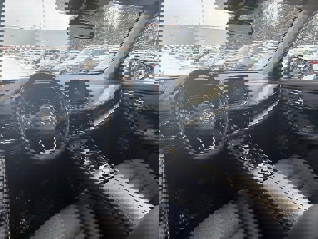 Used 2021 Nissan Rogue SV w/ Premium Package image 16