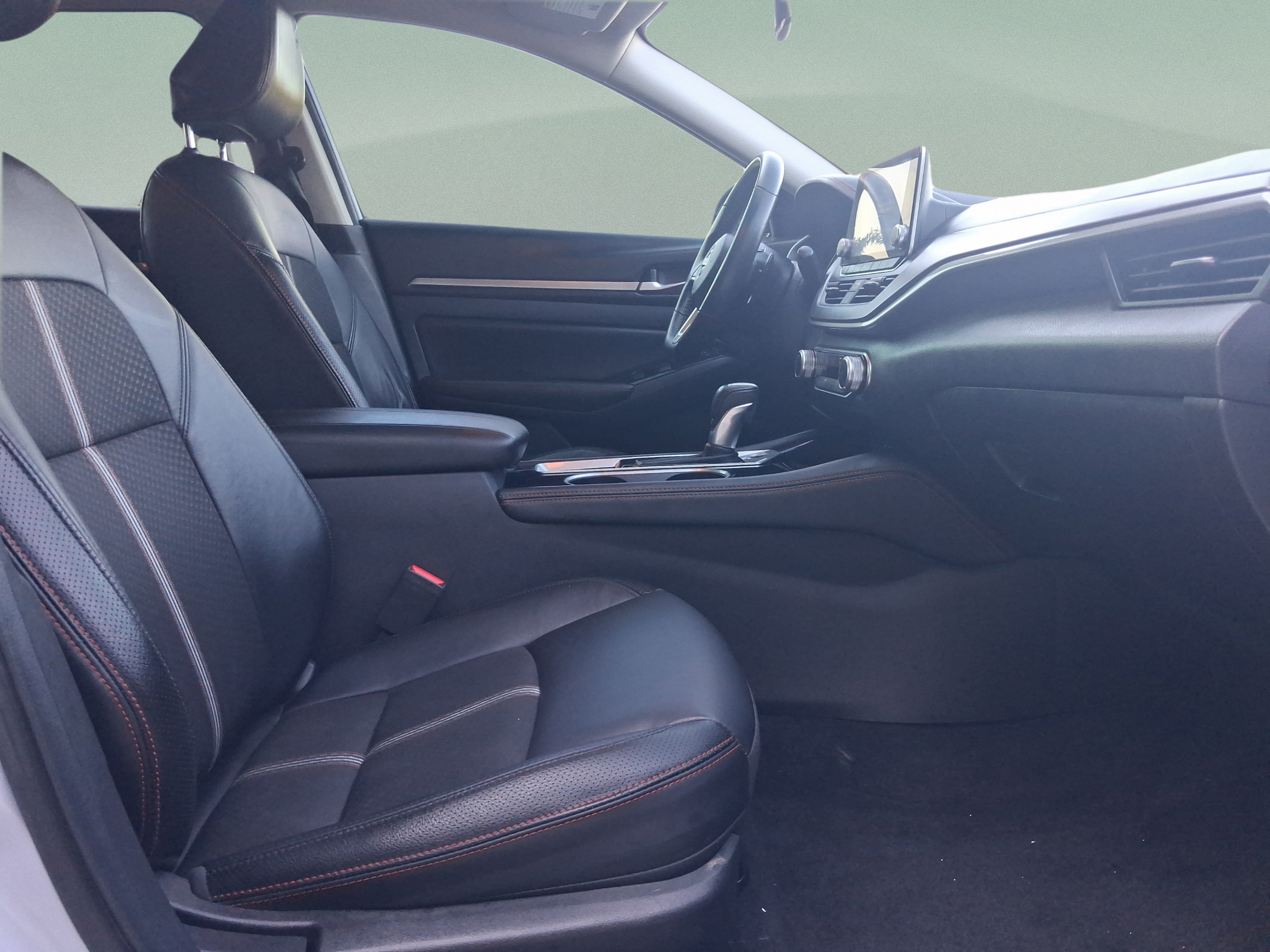 Used 2024 Nissan Altima 2.5 SR FWD image 32