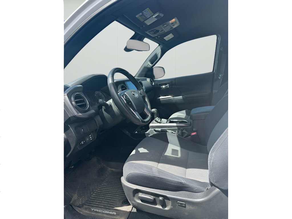 Used 2020 Toyota Tacoma TRD Off-Road w/ Technology Package AWD/4WD image 7
