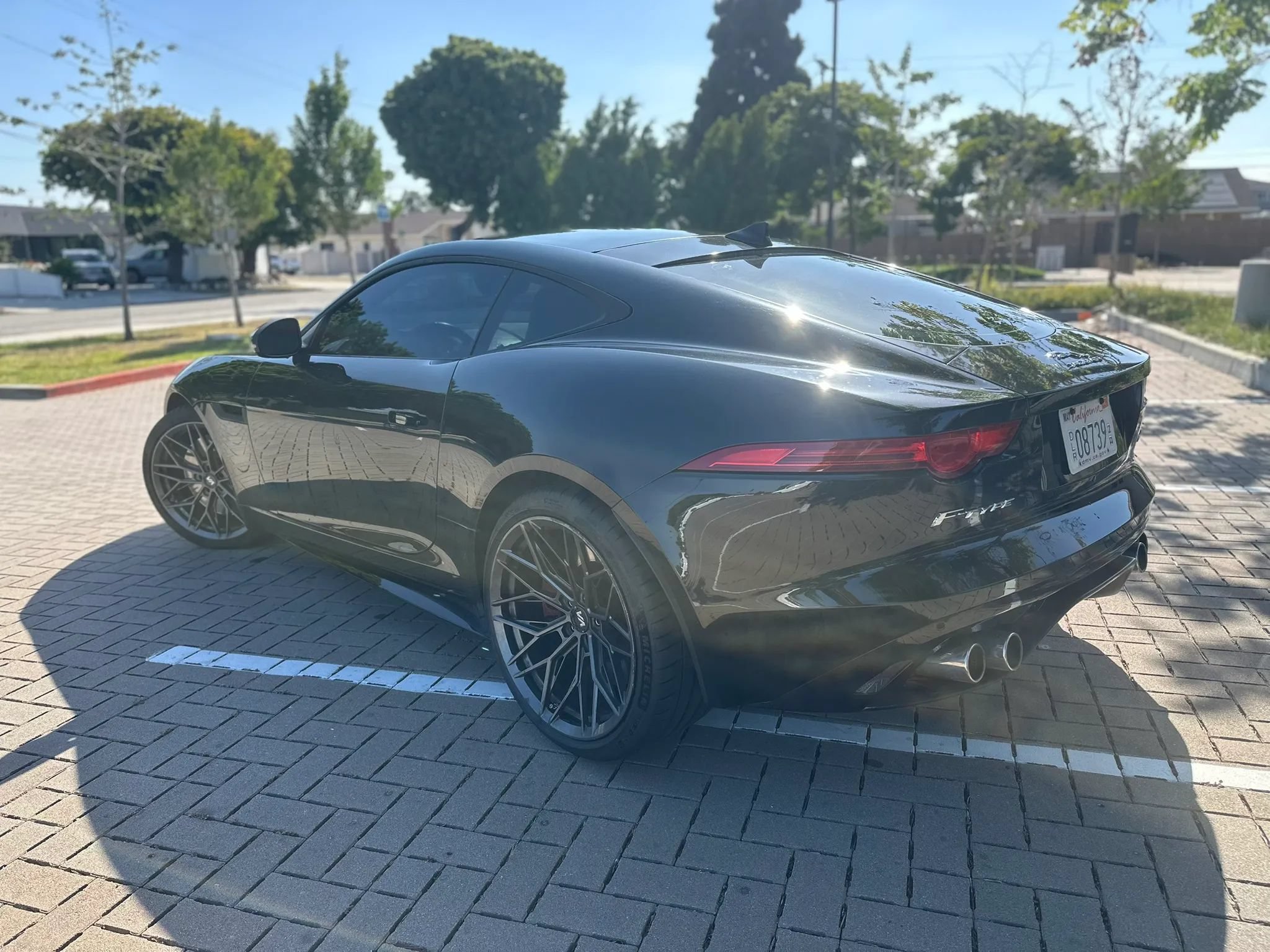 Used 2015 Jaguar F-TYPE R RWD image 31