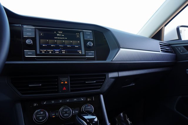 Used 2023 Volkswagen Jetta SE image 17