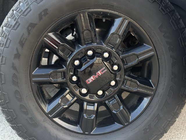 Used 2024 GMC Sierra 2500 AT4 w/ AT4 Premium Plus Package AWD/4WD image 11