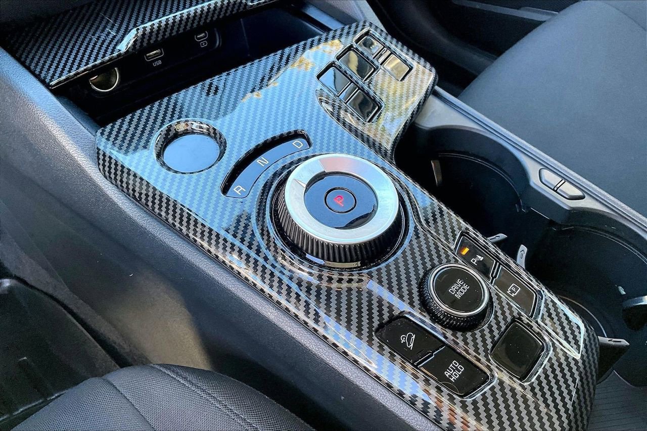 Used 2025 Kia Sportage LX image 28