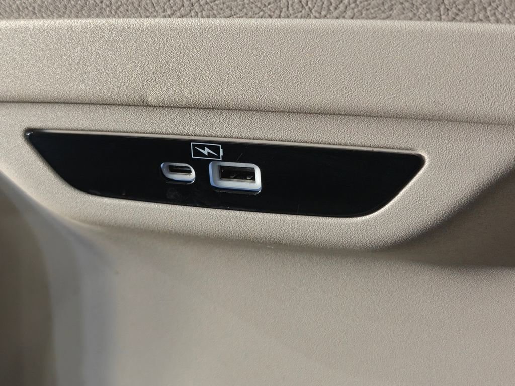 Used 2021 Chrysler Pacifica Touring-L image 31